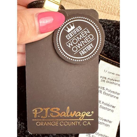 P.J. Salvage Navy Black Animal Pattern Chenille Beanie Women's NWT - Picture 5 of 5